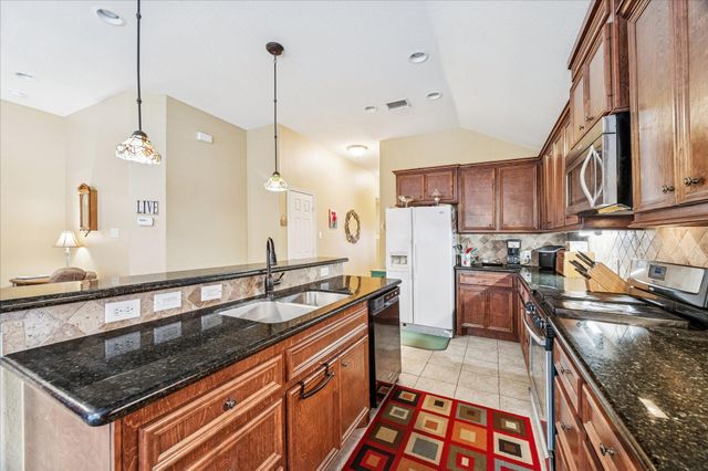 115 Harbour Town Circle, Conroe, TX 77356