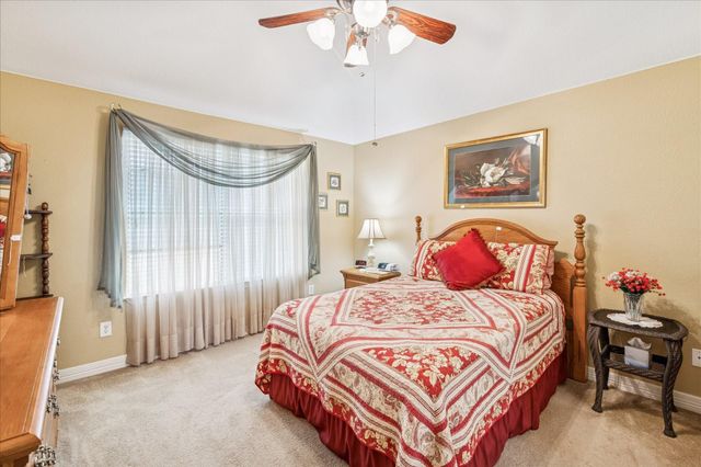 115 Harbour Town Circle, Conroe, TX 77356