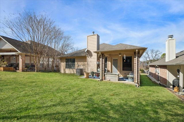 115 Harbour Town Circle, Conroe, TX 77356