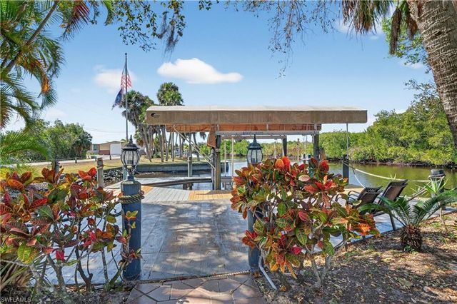 1324 Thompson ST, North Fort Myers, FL 33903