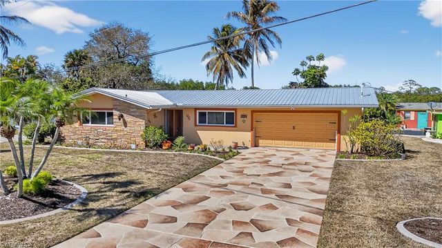 1324 Thompson ST, North Fort Myers, FL 33903