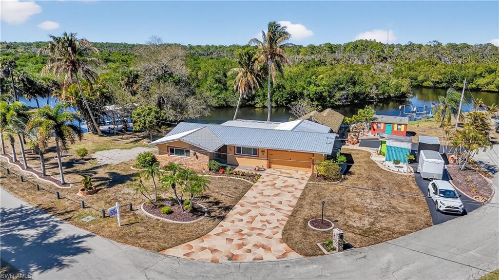 1324 Thompson ST, North Fort Myers, FL 33903