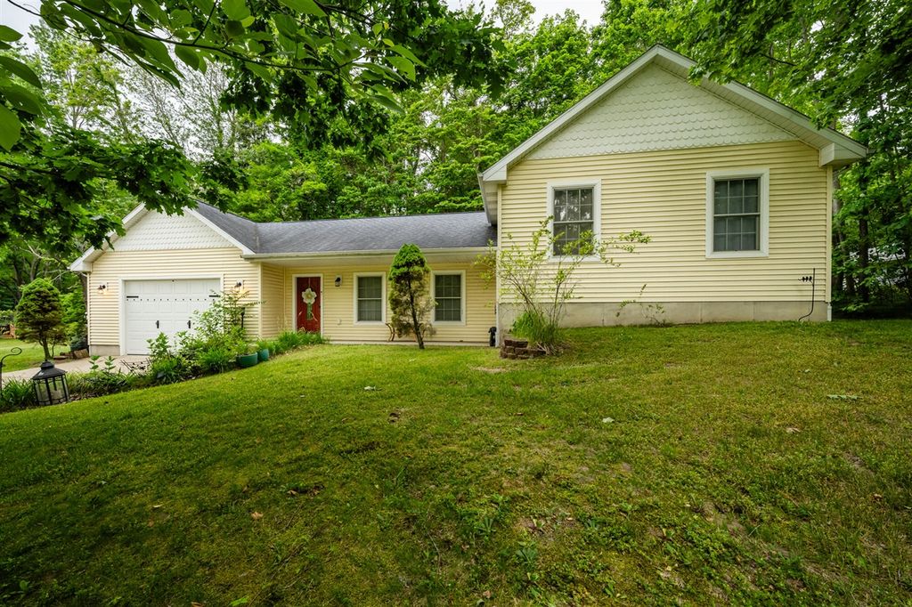 6278 Harrison Street, Coloma, MI 49038
