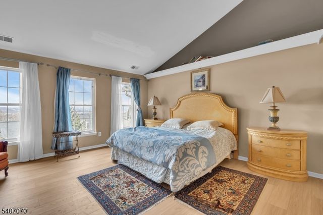 6 Winding Way, Woodland Park, NJ 07424