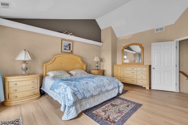 6 Winding Way, Woodland Park, NJ 07424