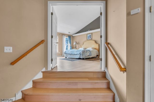 6 Winding Way, Woodland Park, NJ 07424