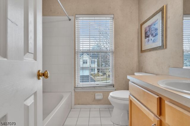 6 Winding Way, Woodland Park, NJ 07424