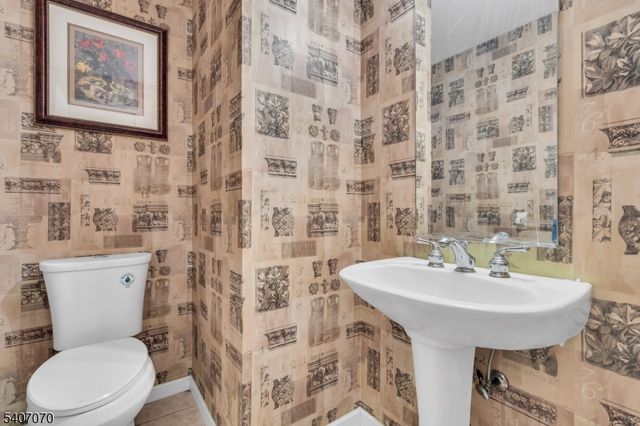 6 Winding Way, Woodland Park, NJ 07424