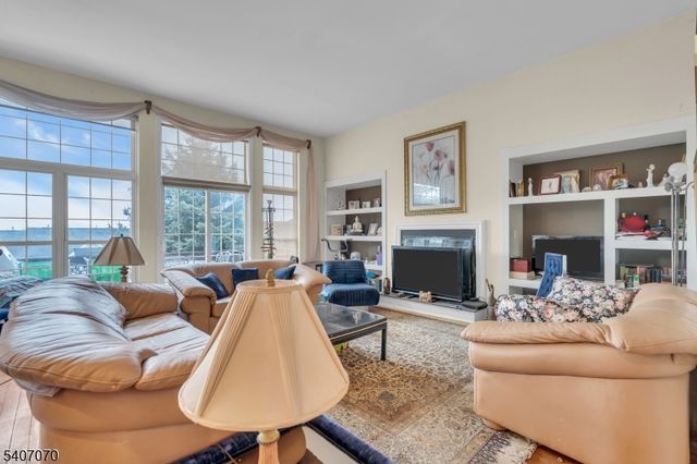 6 Winding Way, Woodland Park, NJ 07424