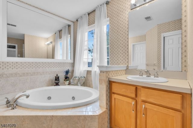 6 Winding Way, Woodland Park, NJ 07424