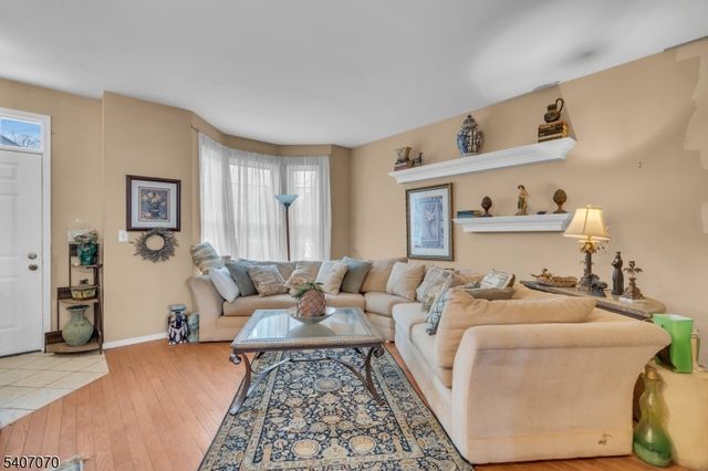 6 Winding Way, Woodland Park, NJ 07424