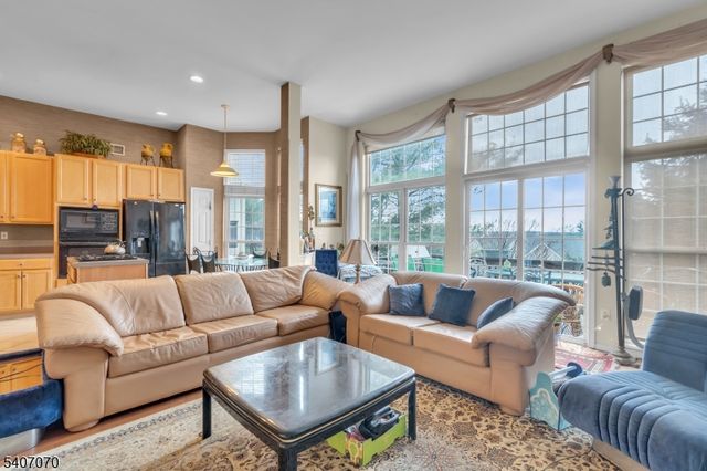 6 Winding Way, Woodland Park, NJ 07424