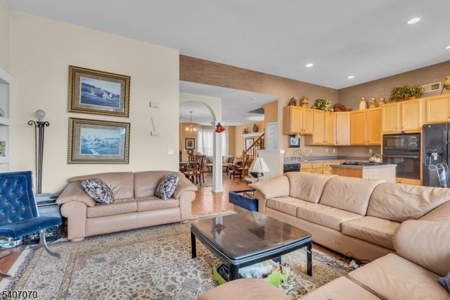 6 Winding Way, Woodland Park, NJ 07424