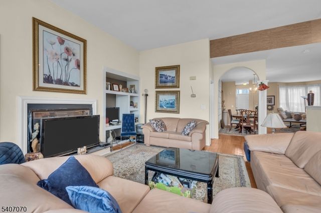 6 Winding Way, Woodland Park, NJ 07424