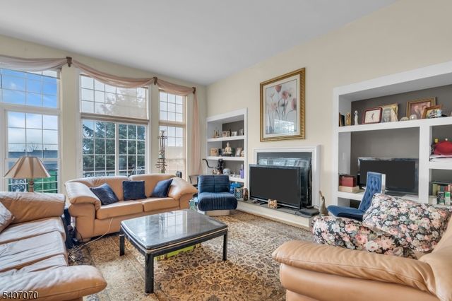 6 Winding Way, Woodland Park, NJ 07424