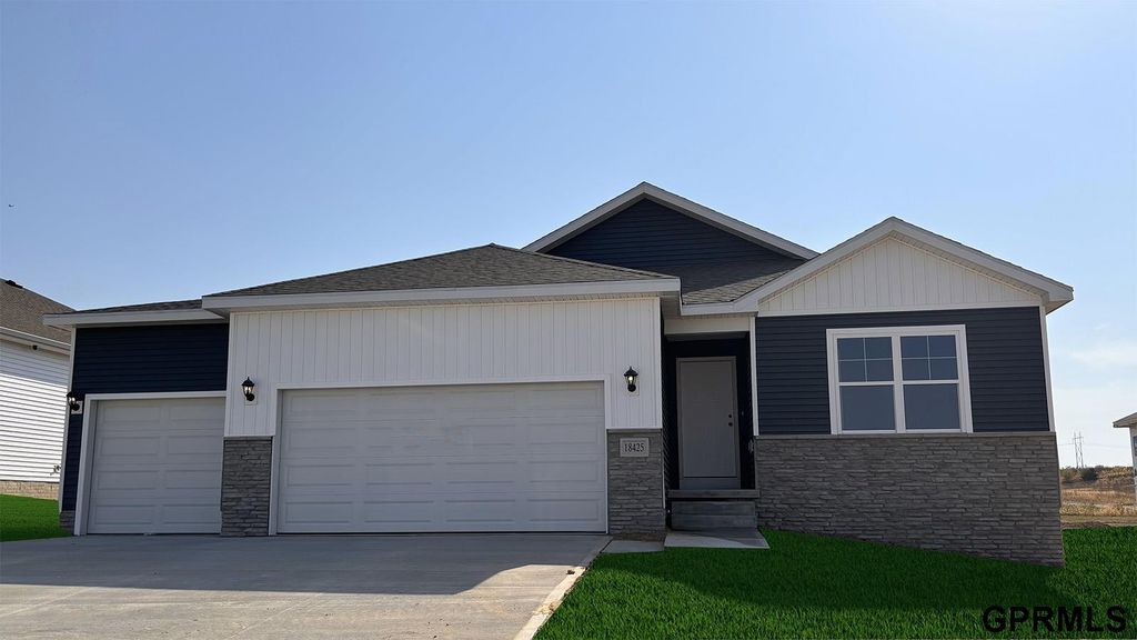 17051 Reynolds Street, Bennington, NE 68007