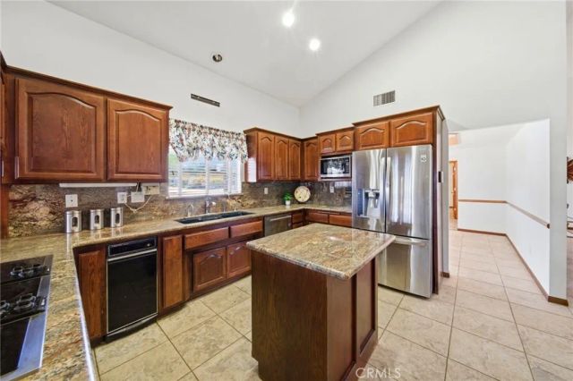 19670 Tonkawan Road, Apple Valley, CA 92307