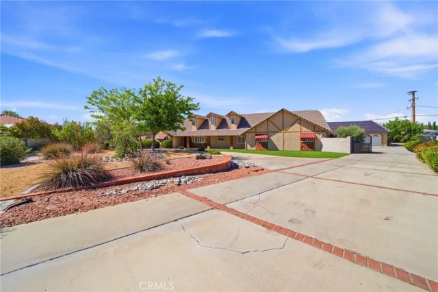 19670 Tonkawan Road, Apple Valley, CA 92307