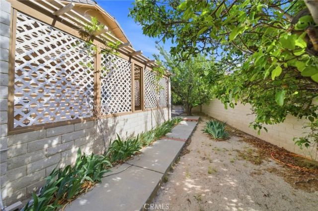 19670 Tonkawan Road, Apple Valley, CA 92307