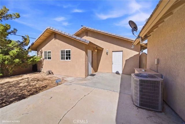 19670 Tonkawan Road, Apple Valley, CA 92307