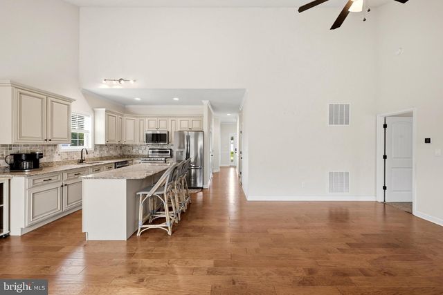 65 FEGAN RD, Bunker Hill, WV 25413