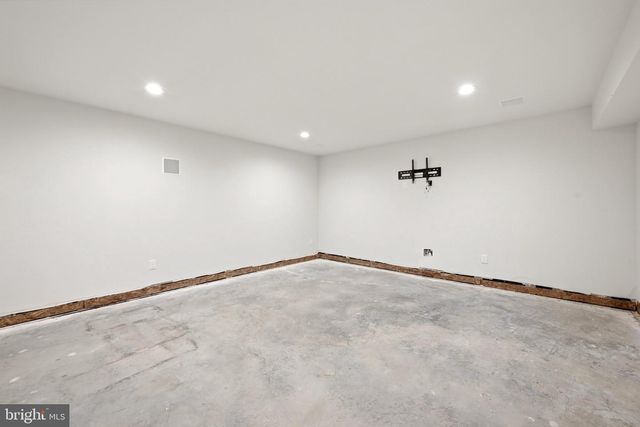 65 FEGAN RD, Bunker Hill, WV 25413