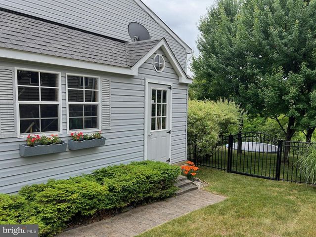 517 SANDPIPER LN, New Cumberland, PA 17070