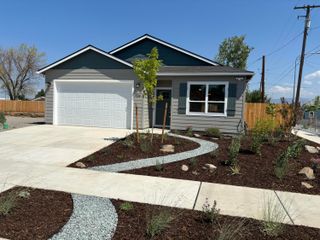 747 Dahl Place #8, Medford, OR 97501