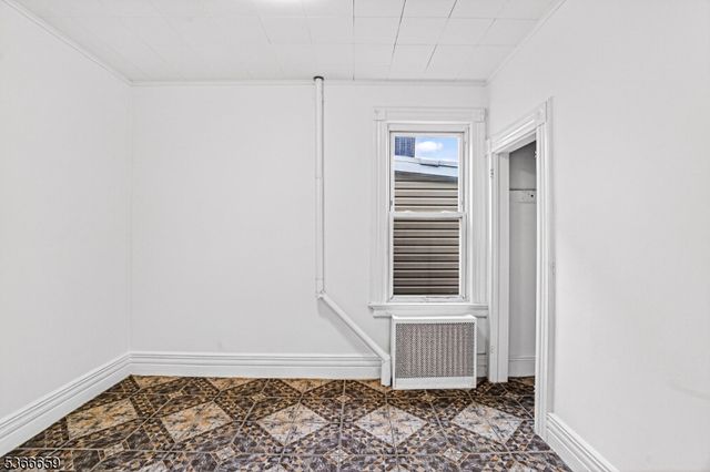 521 Fulton St, Elizabeth City, NJ 07206