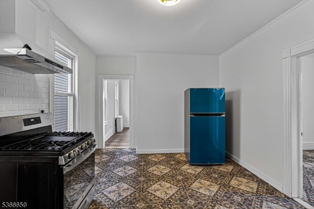 521 Fulton St, Elizabeth City, NJ 07206