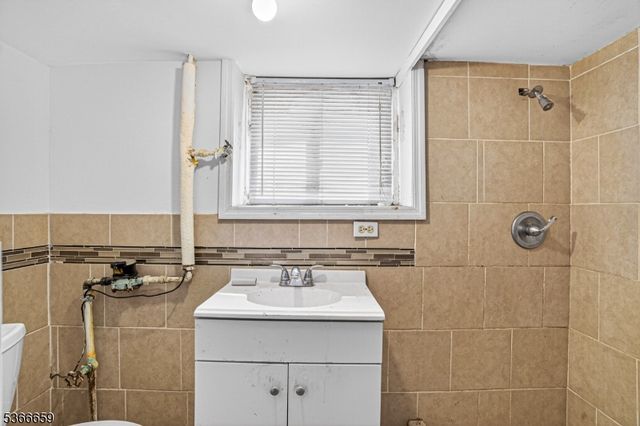 521 Fulton St, Elizabeth City, NJ 07206