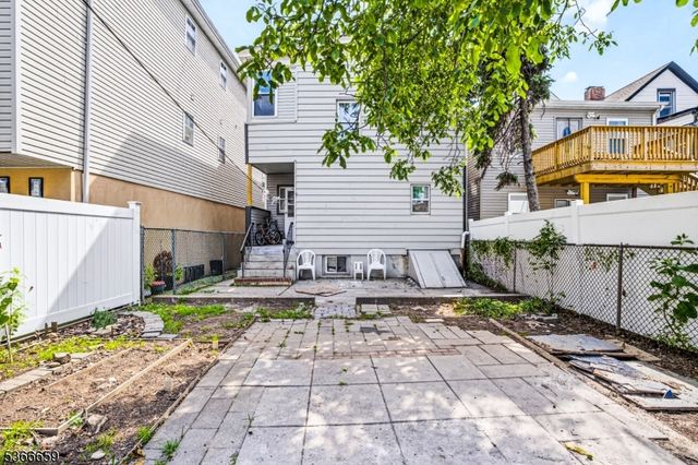521 Fulton St, Elizabeth City, NJ 07206