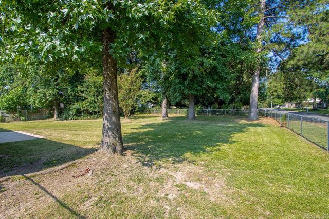 510 Rosewood Dr, Benton, AR 72015
