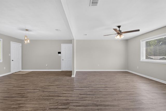 510 Rosewood Dr, Benton, AR 72015