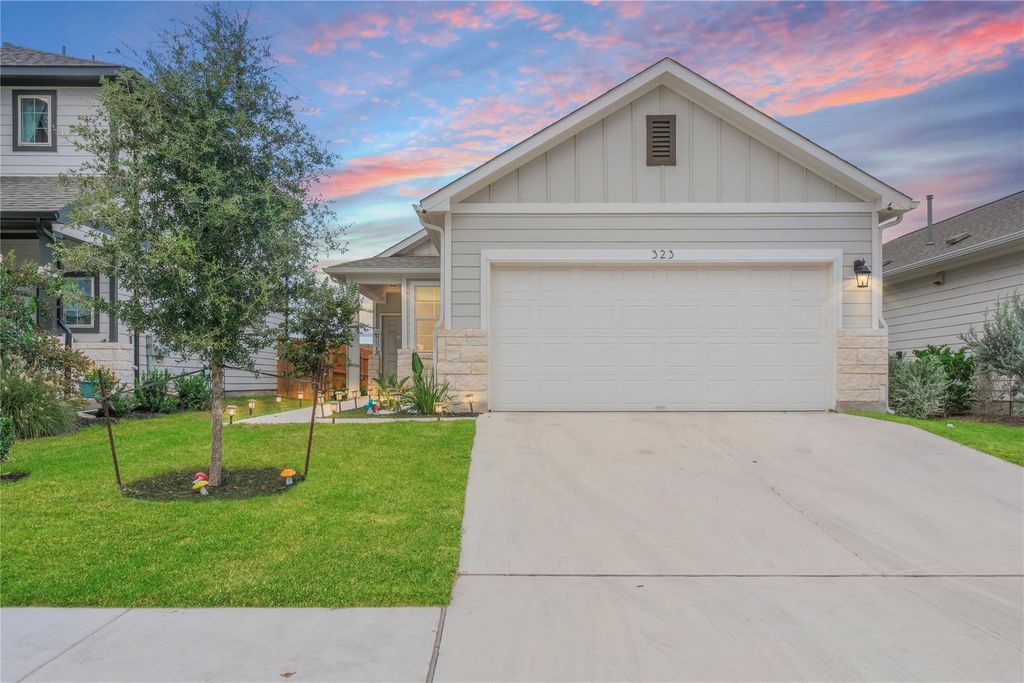 323 Tolo DR, Elgin, TX 78621