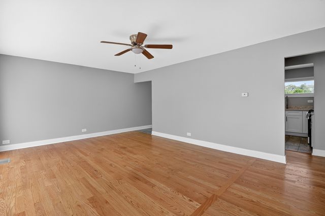 1125 SUFFOLK Avenue, Westchester, IL 60154