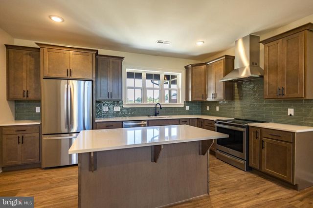 70 MIDLAND CT, Martinsburg, WV 25403
