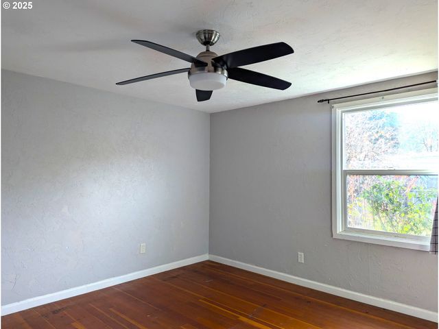 76232 BEECH St, Oakridge, OR 97463