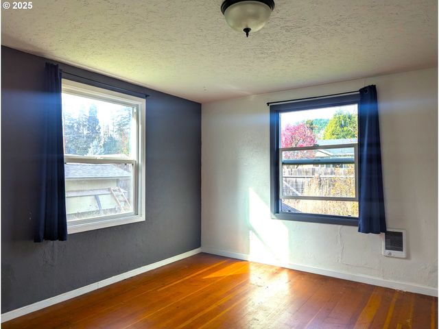 76232 BEECH St, Oakridge, OR 97463