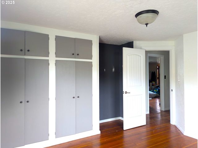 76232 BEECH St, Oakridge, OR 97463