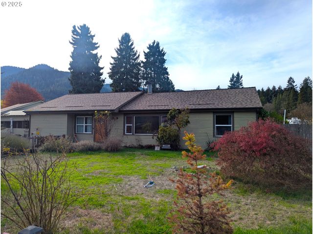76232 BEECH St, Oakridge, OR 97463
