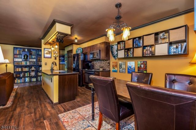 18 Steeplechase Ct, Franklin Twp., NJ 08873
