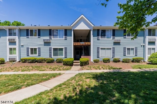 18 Steeplechase Ct, Franklin Twp., NJ 08873