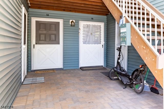 18 Steeplechase Ct, Franklin Twp., NJ 08873