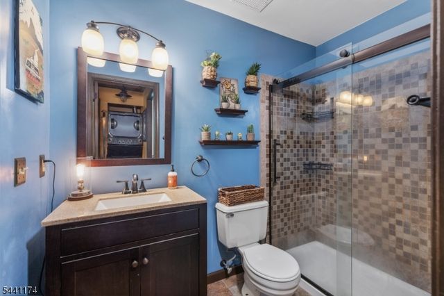 18 Steeplechase Ct, Franklin Twp., NJ 08873