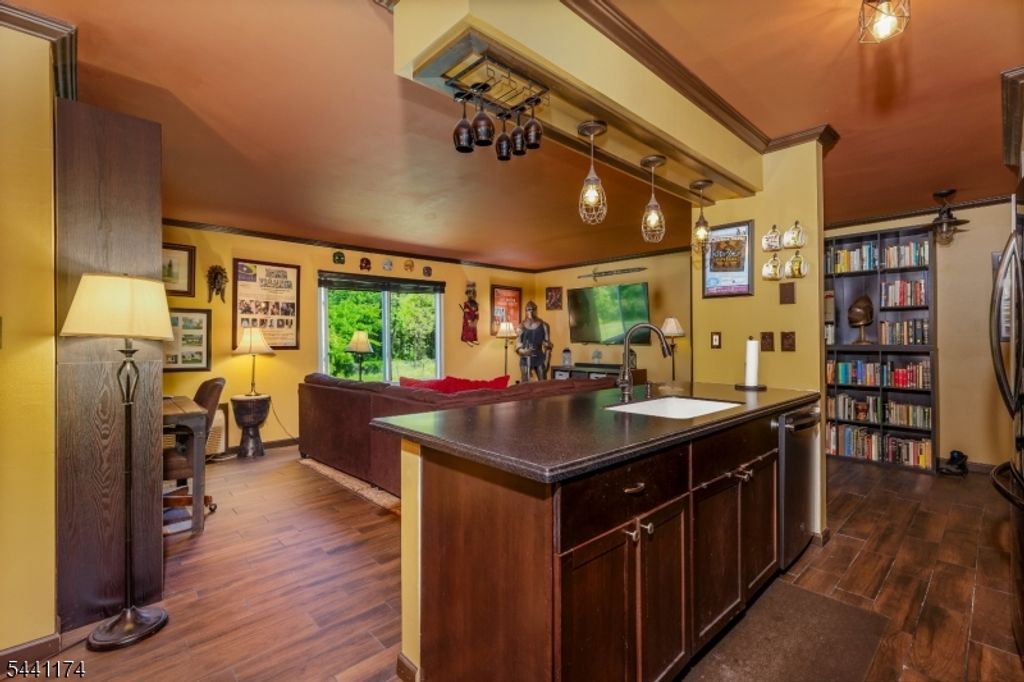 18 Steeplechase Ct, Franklin Twp., NJ 08873