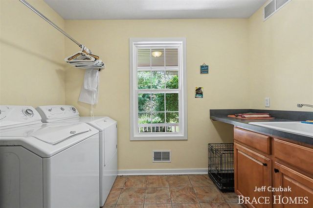 2336 Forest Trail Circle, Fennville, MI 49408