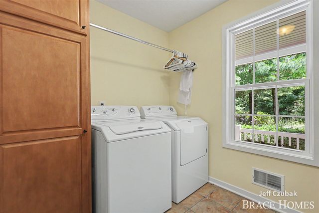 2336 Forest Trail Circle, Fennville, MI 49408