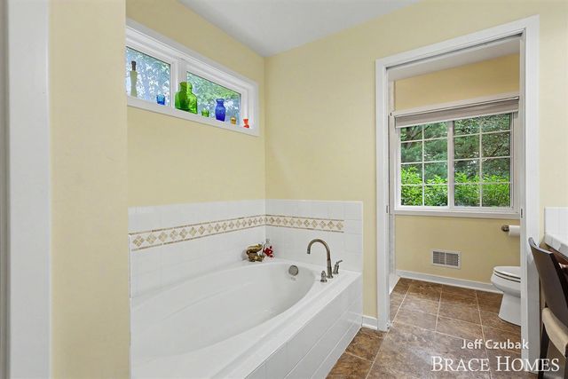 2336 Forest Trail Circle, Fennville, MI 49408