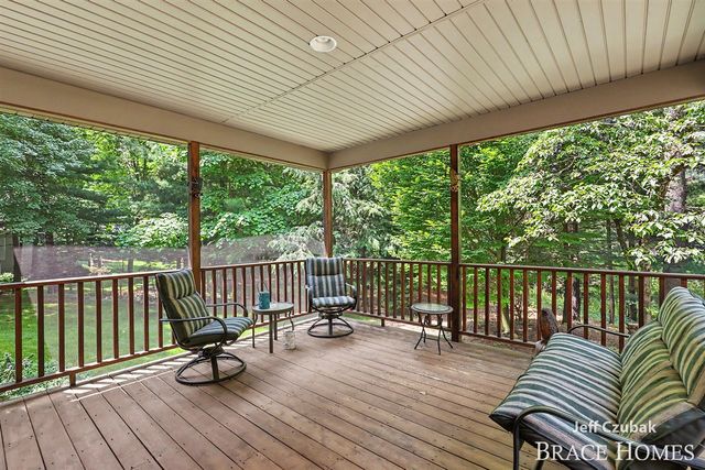 2336 Forest Trail Circle, Fennville, MI 49408
